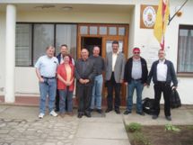Sirnacher Gemeinderat vor dem Gemeindehaus in Helvécia (2007)